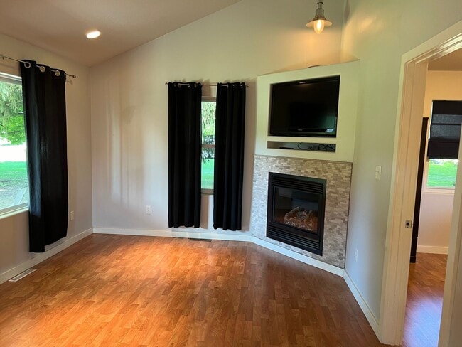 Building Photo - Private Country Oasis Minutes from Southbe...