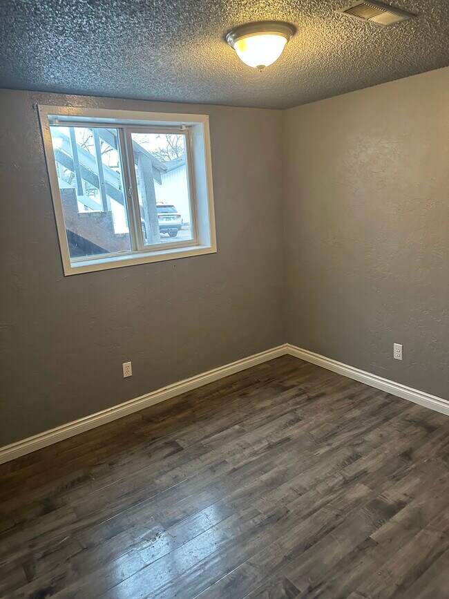 Building Photo - 524 Silcott Ct