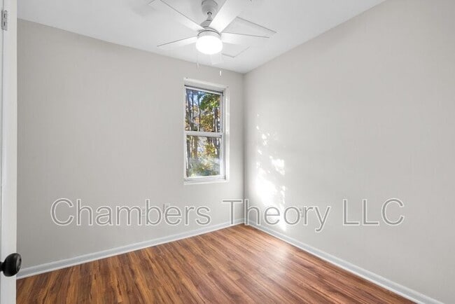 Building Photo - 1309 Emerald St NE