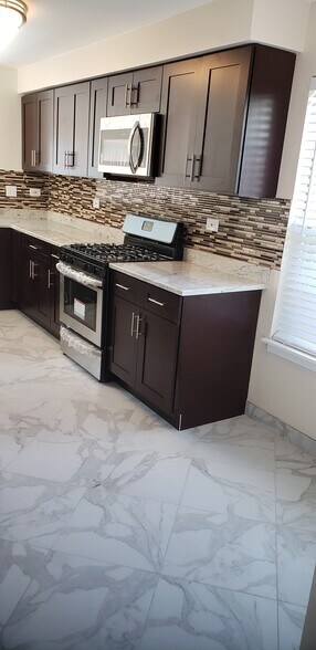 Building Photo - 9030 W Heathwood Cir