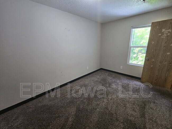 Building Photo - 64 Miller Ave SW