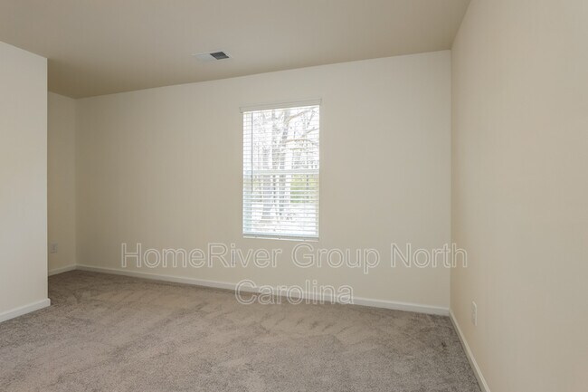 Building Photo - 331 Bell St