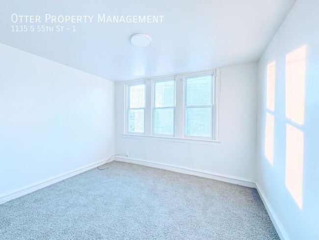 Building Photo - 1135 S 55th St