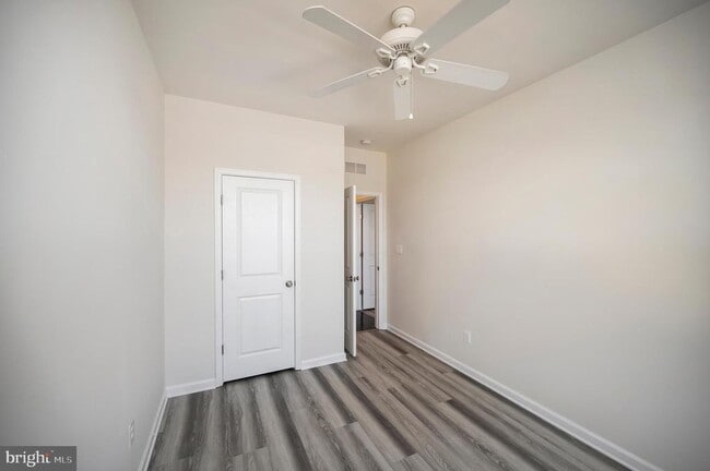 Building Photo - 208 Freesia Ln