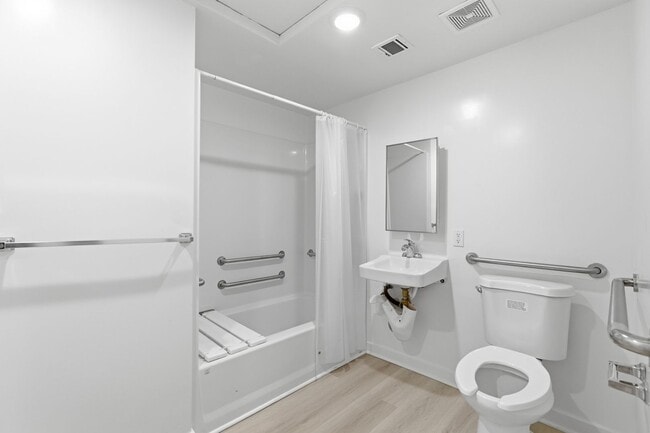 Interior Photo - 2025 New Jersey Street