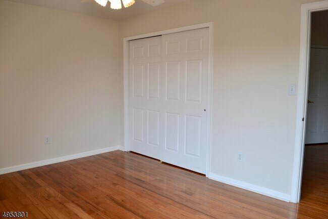 Building Photo - 240 Patriot Hill Dr