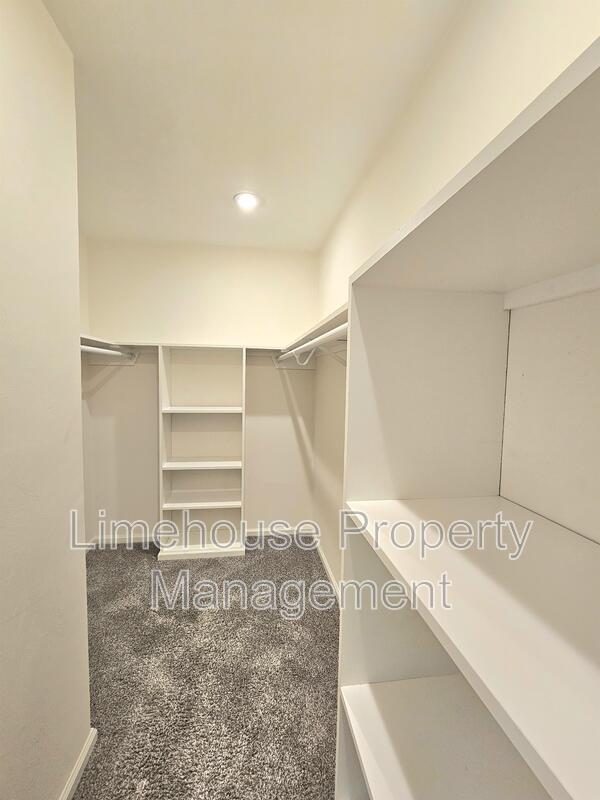 Building Photo - 1801 Grey Friars Chase