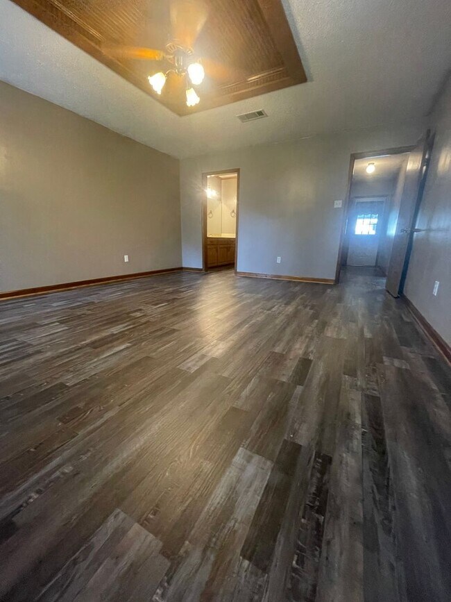 Building Photo - Sherwood Oasis
