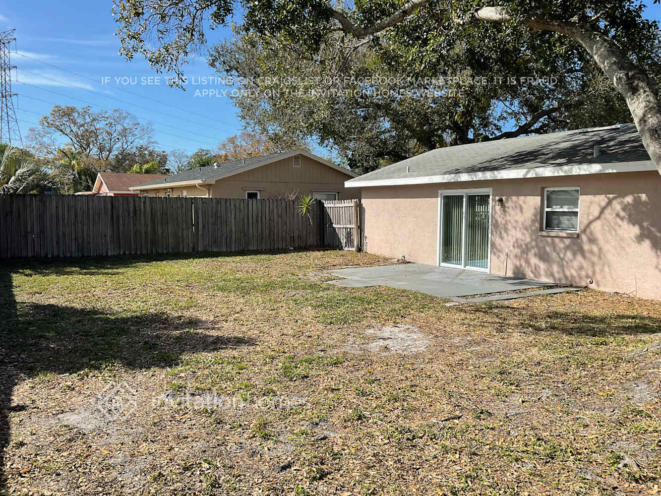 Building Photo - 2811 Eagle Run Cir N