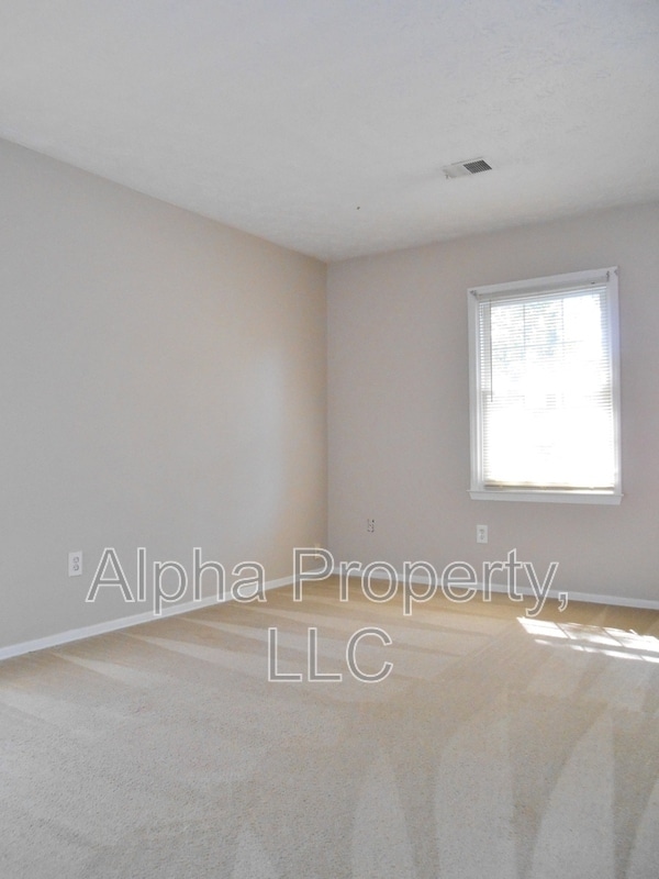 Building Photo - 20 Clearfield Rd