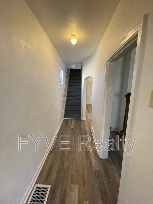 Building Photo - 489 Norton St