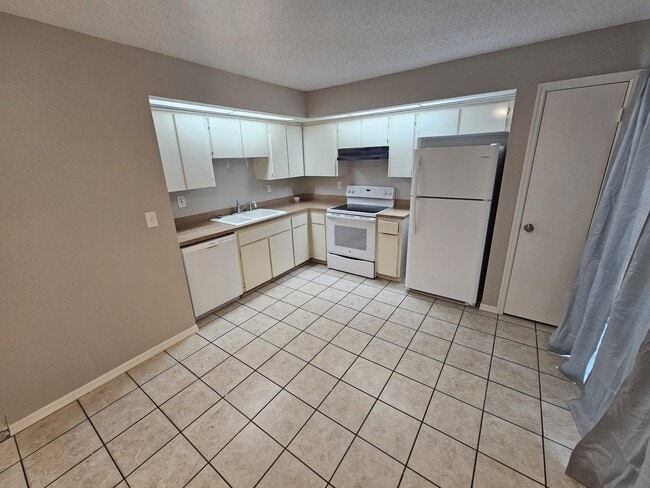 Building Photo - 4371 Azora Rd