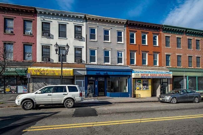 Building Photo - 163 Monticello Ave