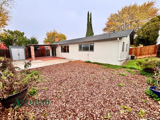 Building Photo - 2361 Panoramic Dr