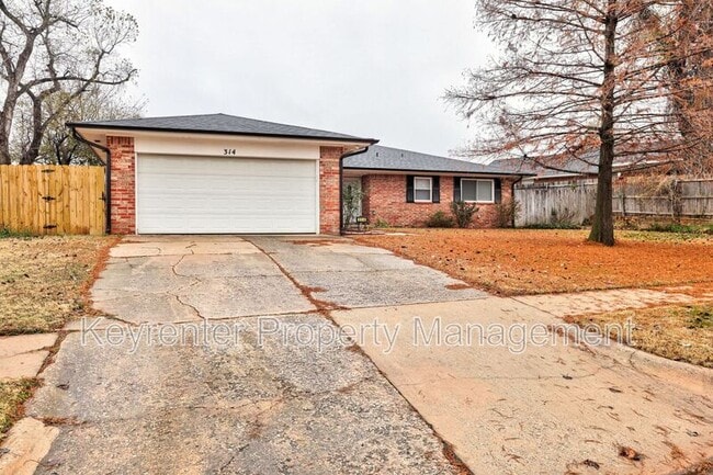 Building Photo - 314 N Lakeside Terrace