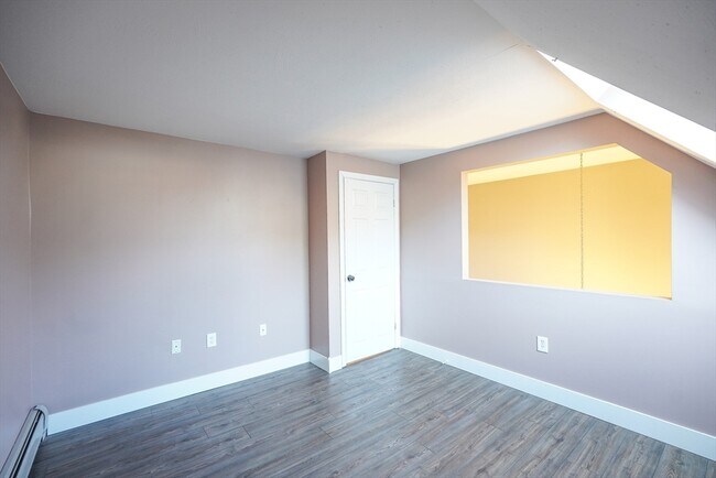 Building Photo - 40 Spring Cove Rd