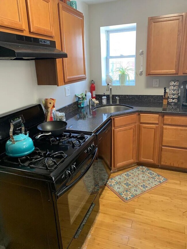 Building Photo - 736 S 20th St