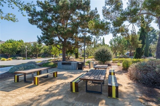 Building Photo - 102 Spectacle