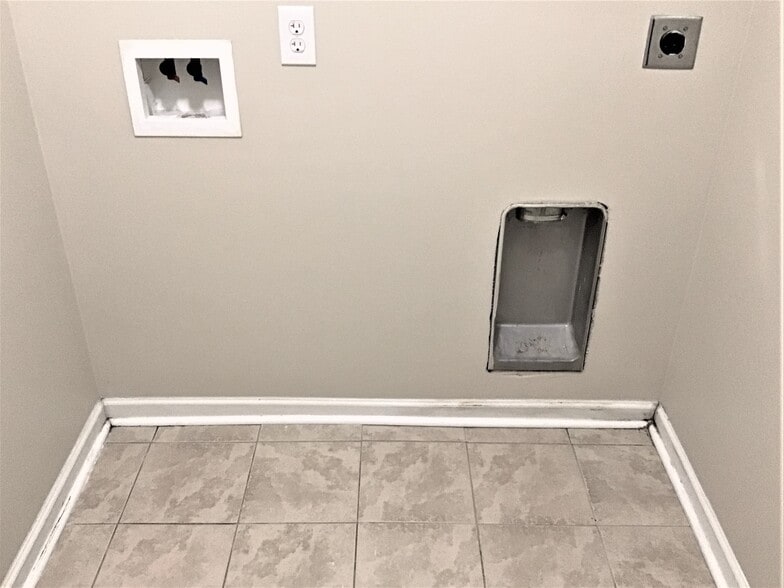 Building Photo - 108 Crooked Oaks Dr