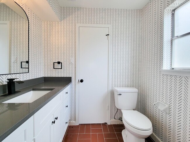 Building Photo - 3930 Cypress Hill Dr