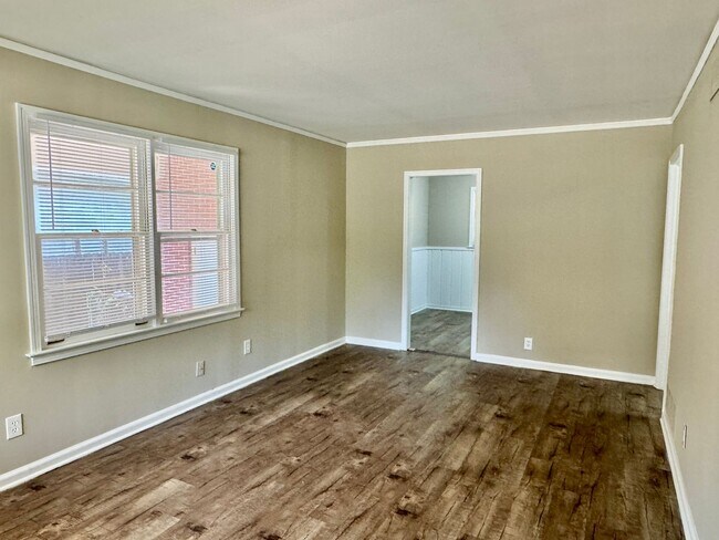Building Photo - Dreamy 3-Bedroom