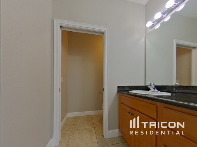 Building Photo - 605 Arlington Ct