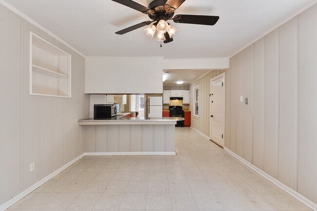 Building Photo - 3 Bed, 2 Bath Home in the Saint Streets!