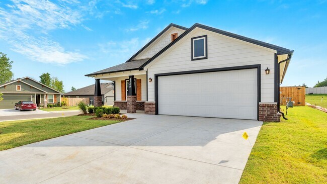 Building Photo - 3 Bed | 2 Bath in Owasso!