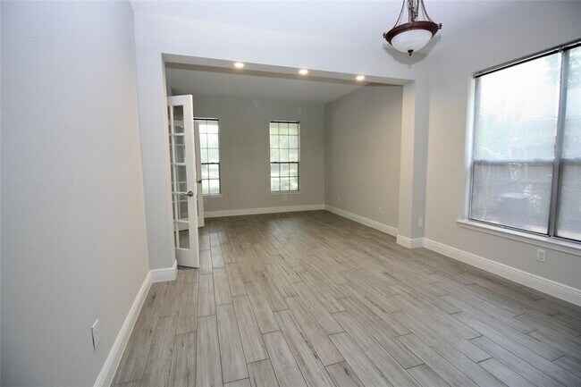Building Photo - 5503 Medallion Pointe Ct