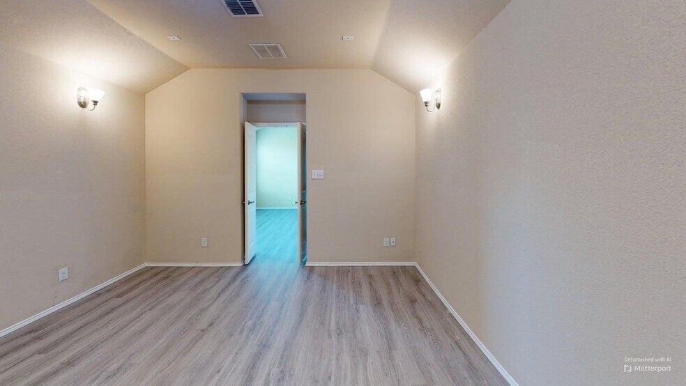 Building Photo - 400 Plum Ct