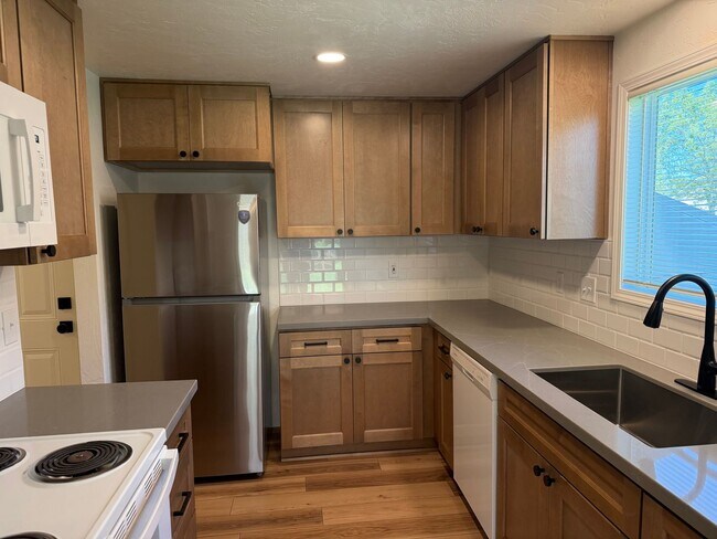 Building Photo - Updated 3 bedroom 2 bath home in a great neighborhood!