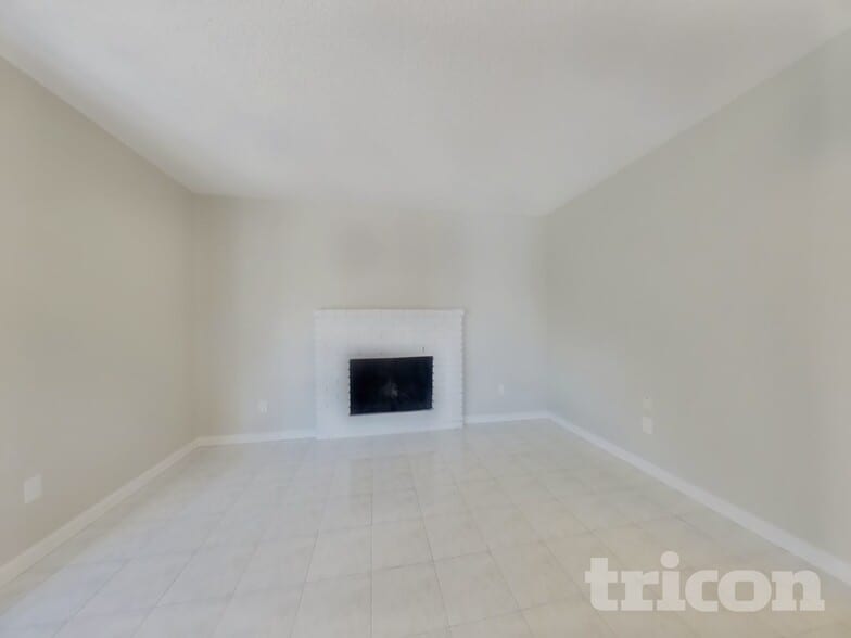 Building Photo - 405 Pirinen Ln