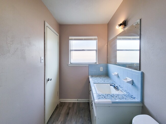 Building Photo - 2114 Yorktown Ct N