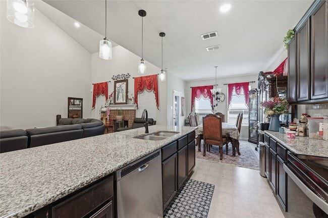 Building Photo - 910 Cormorant Dr