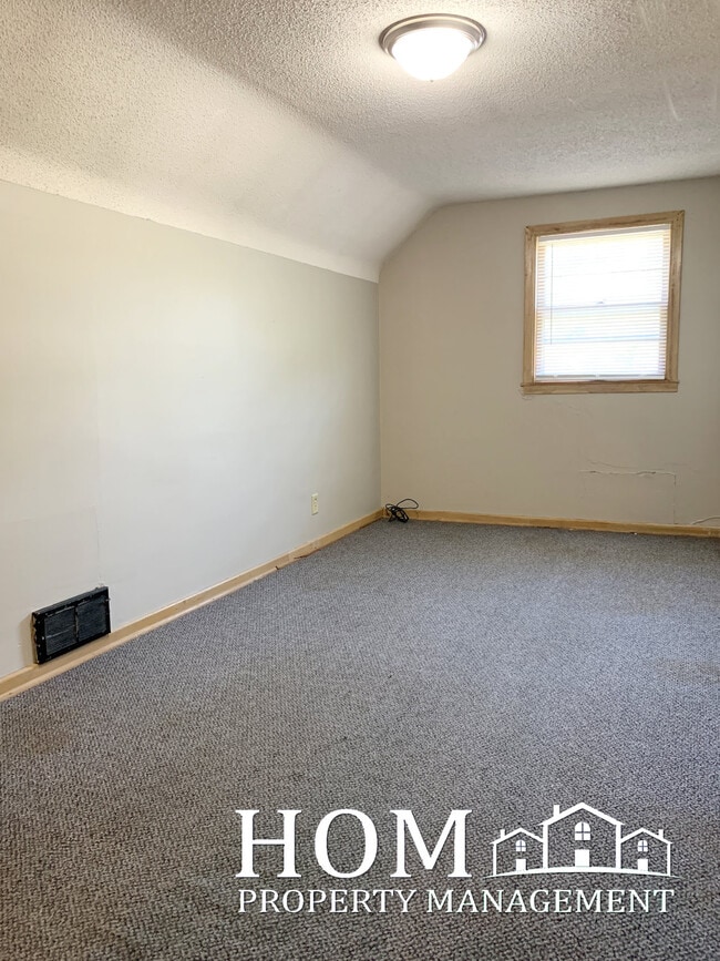 Building Photo - 108 Malin St