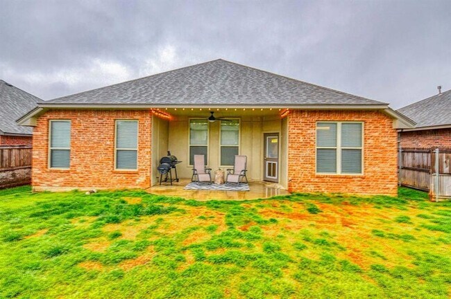 Building Photo - 2204 Alameda Park Dr