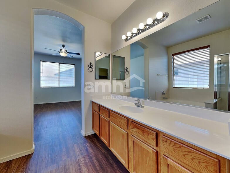 Building Photo - 12363 W Jackson St