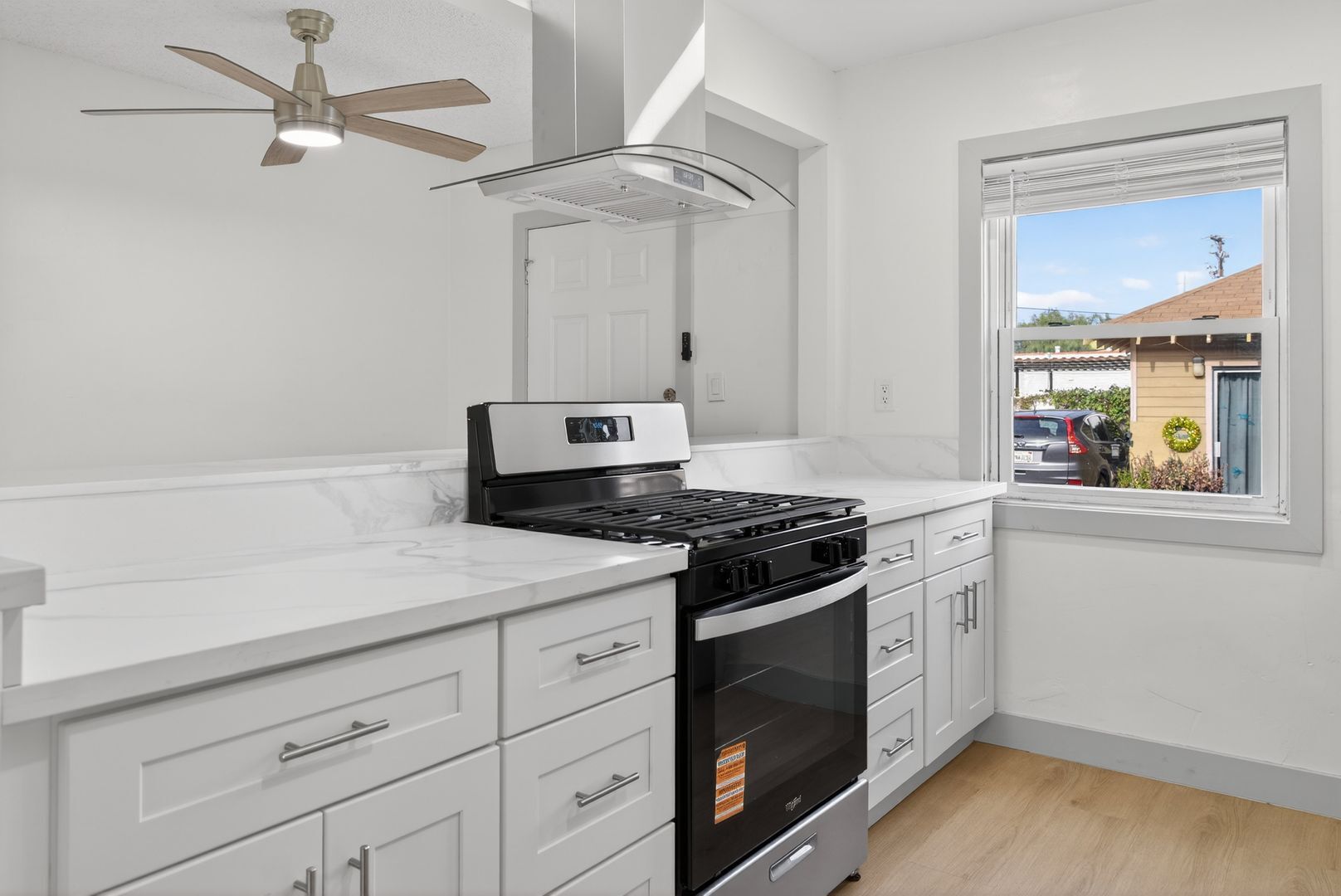 Building Photo - 933 Alamitos Ave