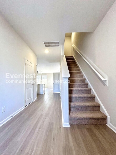 Building Photo - 2140 Willow Gln Dr