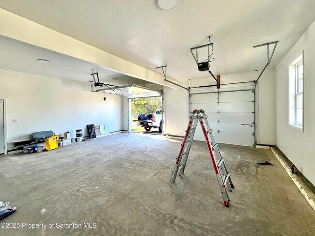 Building Photo - 105 Black Walnut Dr