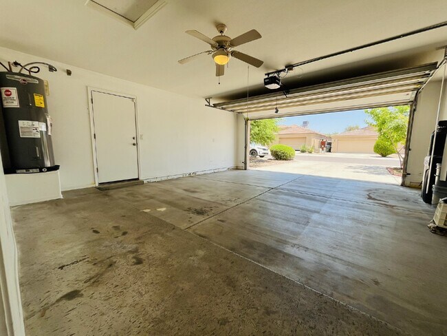 Building Photo - 3 Bedroom Home in North Phoenix