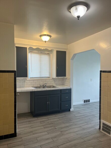 Kitchen - 9636 Marlowe St