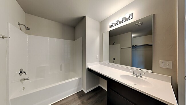 Building Photo - Very Nice 4 Bedroom 2 Bath in El Reno Schools