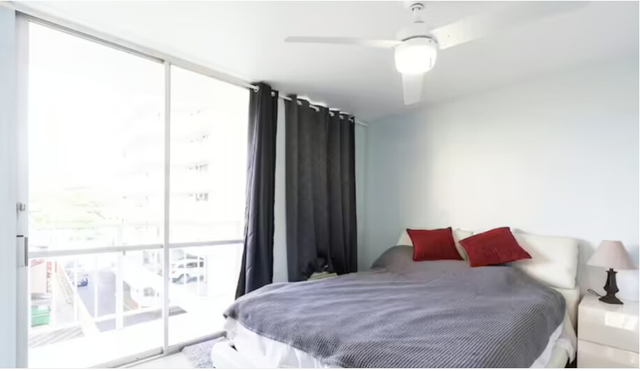 Natural Sun - 2575 Kuhio Ave