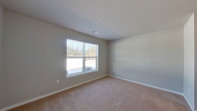 Building Photo - Like New Condo Style Lower 1 Bedroom 1 Bathroom Apartment is Available