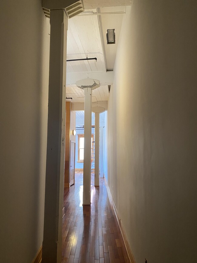 Interior Photo - 112 South Gay Street