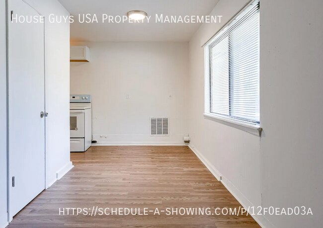 Building Photo - 15216 Bellaire Ave