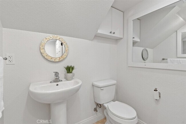 Building Photo - 26451 Vía Juanita