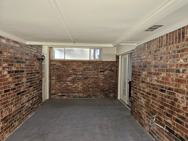 Enclosed covered patio - 2104 NW 118th Ter