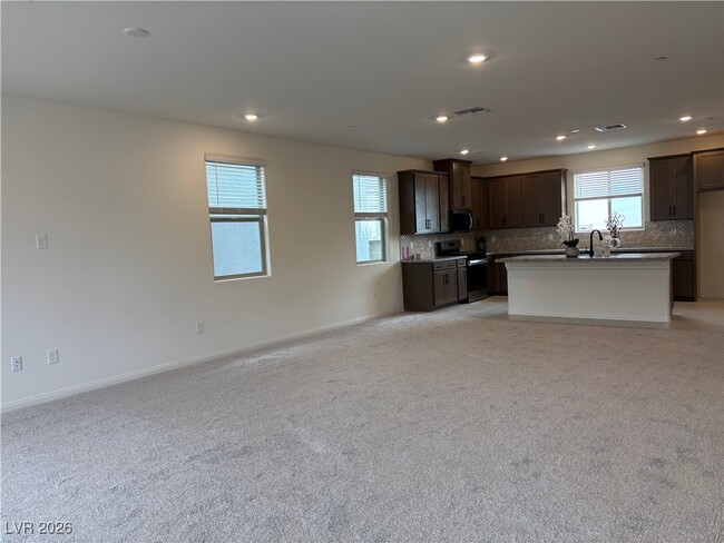 Building Photo - 1505 Little Penguin St